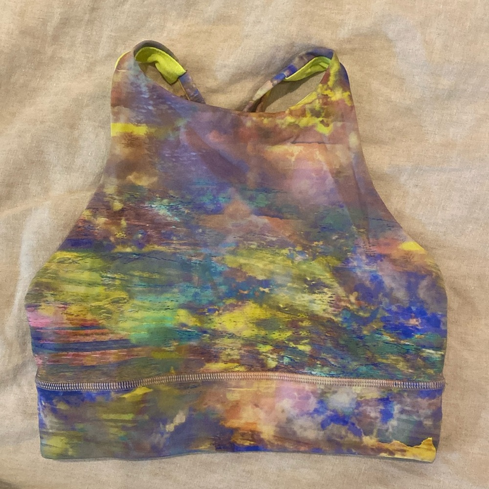 Lululemon sports bra